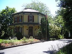Octagon House (Barrington, Illinois) httpsuploadwikimediaorgwikipediacommonsthu