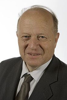 Odd Einar Dørum httpsuploadwikimediaorgwikipediacommonsthu
