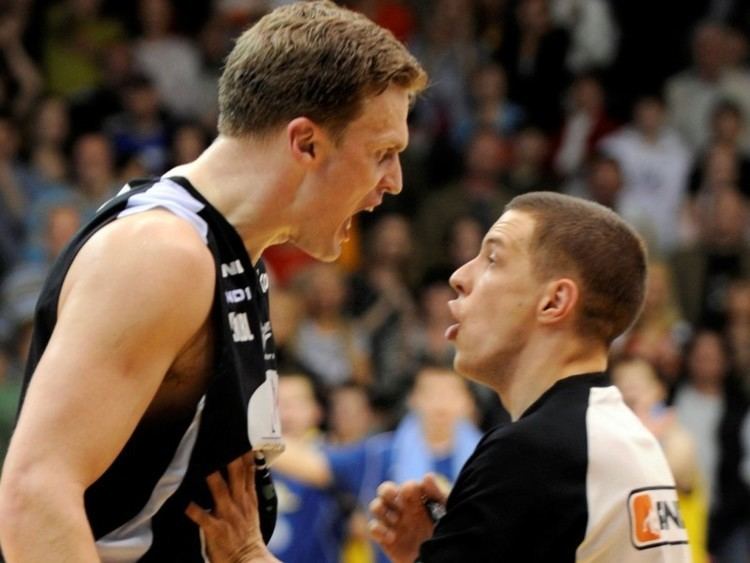 Oļegs Latiševs Baronsquot oficili vras pret Latieva rcbu LBL Basketbols