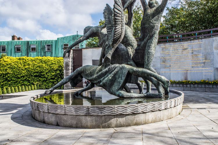 Oisín Kelly FileGarden Of Remembrance Statue Of The Children of Lir by Oisn