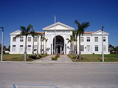 Okeechobee County Courthouse httpsuploadwikimediaorgwikipediacommonsthu