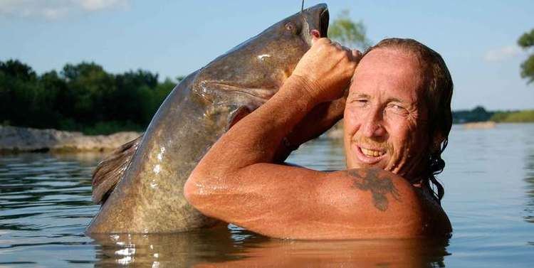 Okie Noodling Crazy Catfish Hunters Resurface in Okie Noodling II WIRED