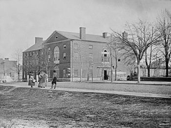 Old Capitol Prison httpsuploadwikimediaorgwikipediacommonsthu