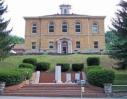 Old Clay County Courthouse (Clay, West Virginia) httpsuploadwikimediaorgwikipediacommonsthu