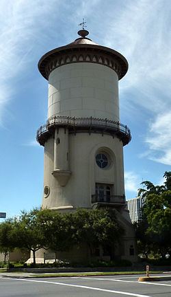 Old Fresno Water Tower httpsuploadwikimediaorgwikipediacommonsthu