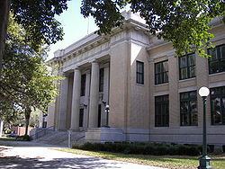 Old Lee County Courthouse httpsuploadwikimediaorgwikipediacommonsthu