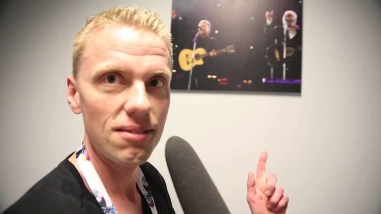 Ole Tøpholm Ole Tpholm viser rundt hos kommentatorerne Denmark Eurovision