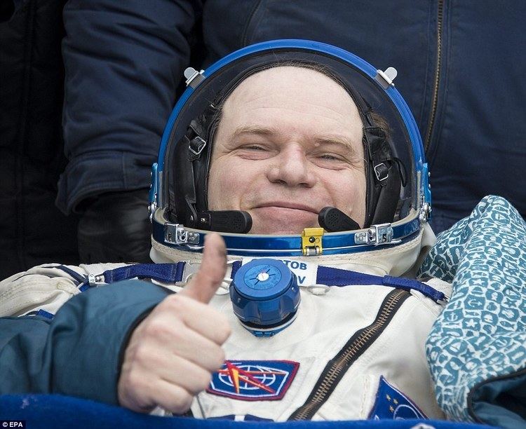 Oleg Kotov American and two Russian astronauts land safely in middle