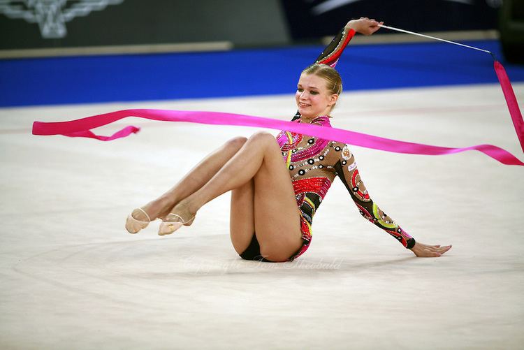 Stol ostida onanizm surati