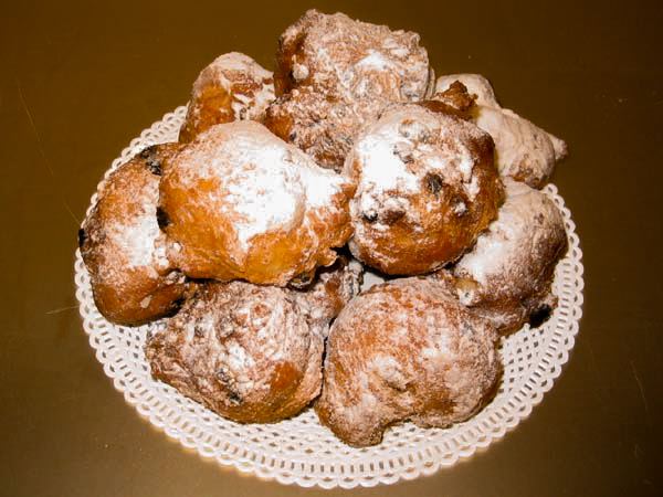 Oliebol httpsuploadwikimediaorgwikipediacommons88