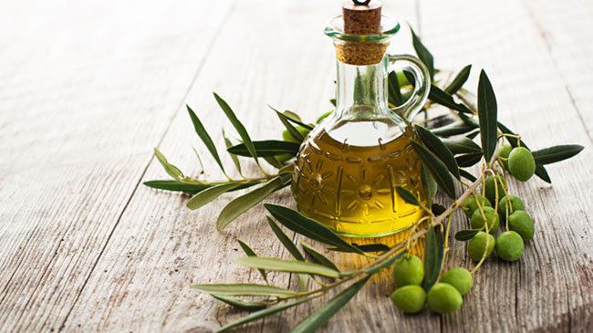 Olive oil Video How to Deep Condition Your Dry Hair With Olive Oil
