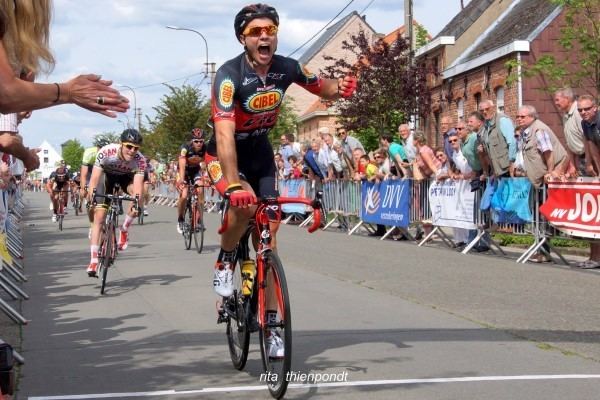 Oliver Naesen Ronde van Belgi Oliver Naesen komt ten val cyclingsitebe