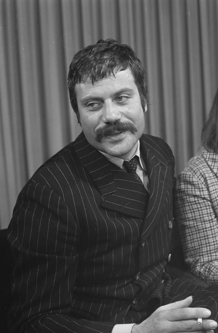 Oliver Reed Oliver Reed filmography Wikipedia the free encyclopedia