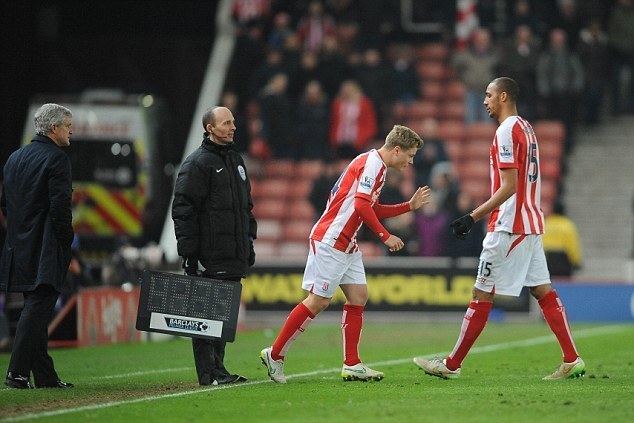 Ollie Shenton Mark Hughes hails class of Frank Lampard after Manchester City ace