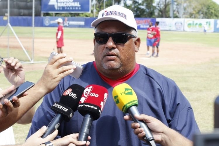 Olmedo Sáenz Olmedo Senz confirma dos recortes en el bisbol Sistema Estatal
