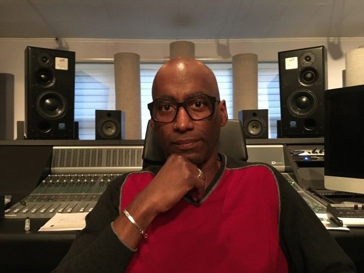 Omar Hakim Omar Hakim selects SCM50ASL Pro pairing for personal studio after