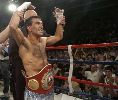 Omar Narváez (boxer) Photos Omar Narvaez vs Carlos Tamara Boxing news BOXNEWScomua