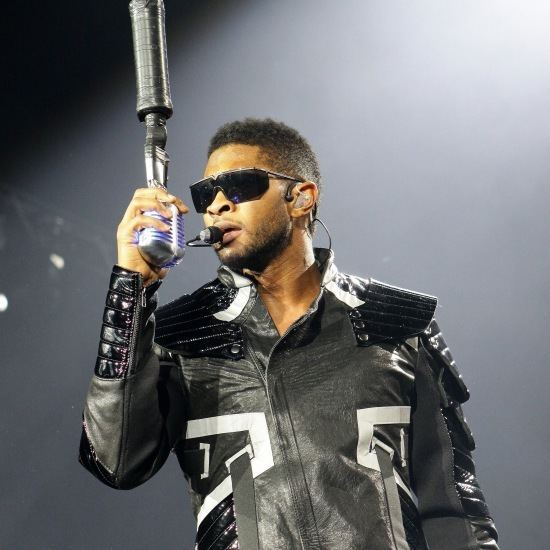 OMG Tour Usher39s quotOMG Tourquot Hits Chicago at the Allstate Arena