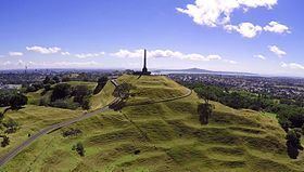 One Tree Hill (New Zealand) httpsuploadwikimediaorgwikipediacommonsthu