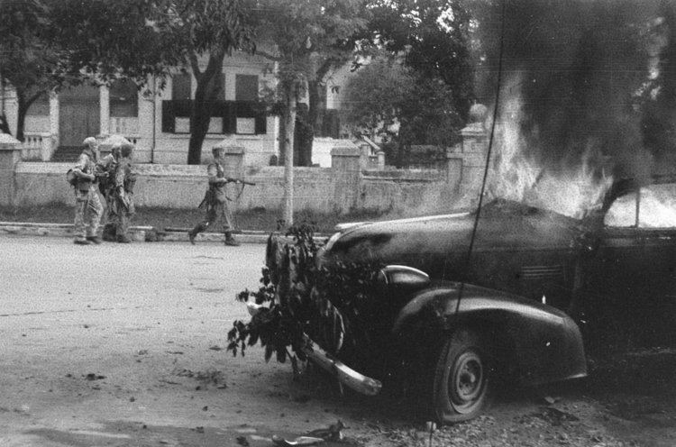 Operation Kraai OLD INDONESIAN VEHICLES A Burning Pontiac in Yogyakarta during