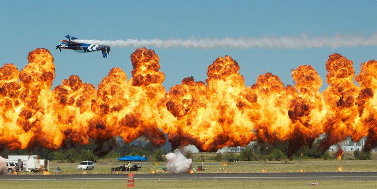 Oregon International Air Show High and mighty daring at the Oregon International Air Show