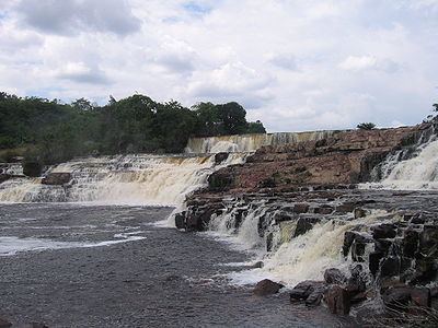 Orinduik Falls httpsuploadwikimediaorgwikipediacommonsthu