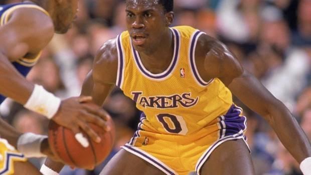 Orlando Woolridge: Detached retina in the right eye during a game