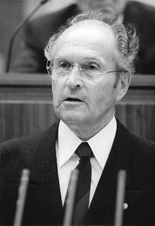 Oskar Fischer (politician) httpsuploadwikimediaorgwikipediacommonsthu