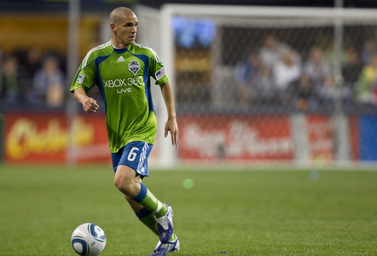 Osvaldo Alonso Sounders39 Bulldog39 Trips Up Salt Lake Sportspress Northwest