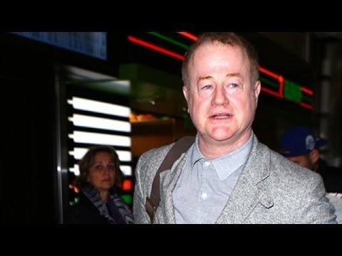 Owen Teale Game Of Thrones Star Owen Teale Gets Surrounded At LAX YouTube