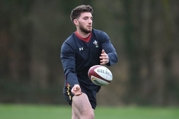 Owen Williams (rugby player born 1992) Owen Williams makes brief appearance on debut as Wales labour to win