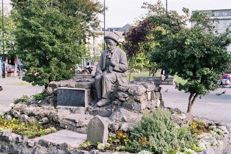 Padraic O Conaire Padraic O39Conaire Statue Landmark Galway Activemeie