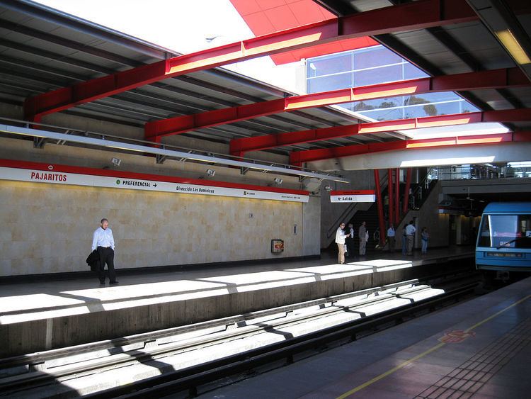 Pajaritos metro station