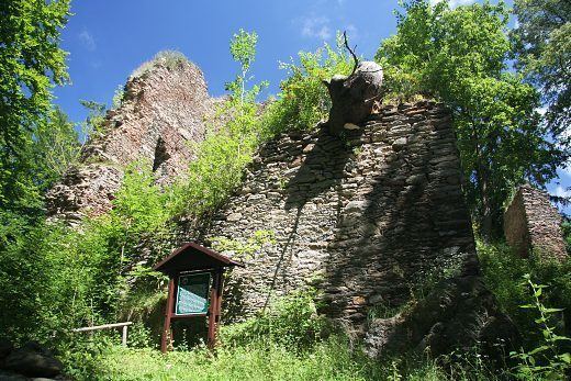 Pajrek NRSKO UND UMGEBUNG Ruine der Burg Pajrek