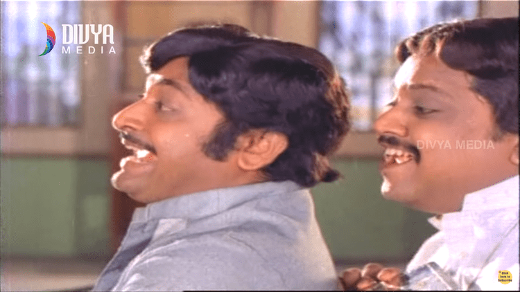 Scene from Pakkinti Ammayi (1981 film) Balaraju singing in the background
