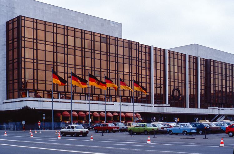 Palace of the Republic, Berlin httpsuploadwikimediaorgwikipediacommons22