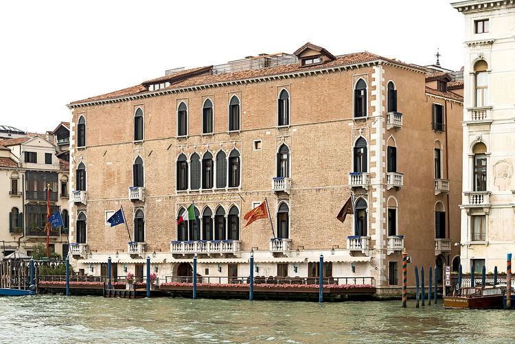 Palazzo Pisani Gritti httpsuploadwikimediaorgwikipediacommonsthu