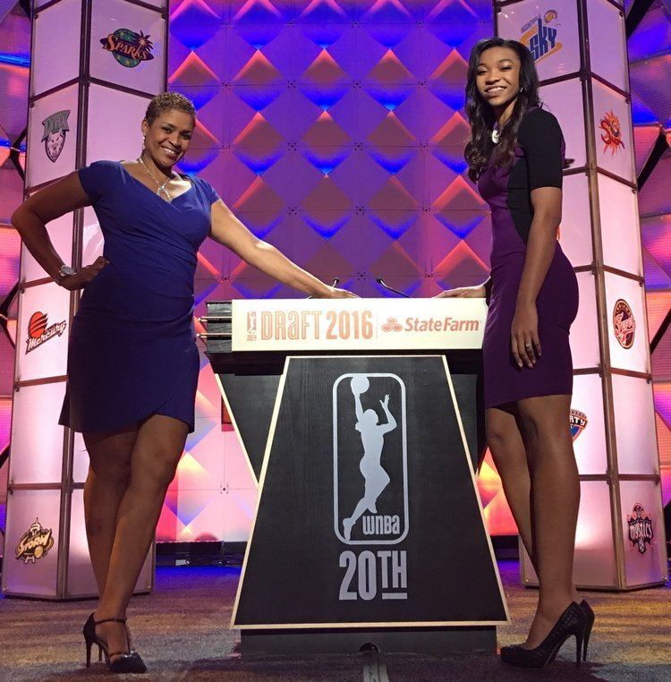 Pamela McGee Flints Pamela McGee becomes first mother of WNBA and NBA player