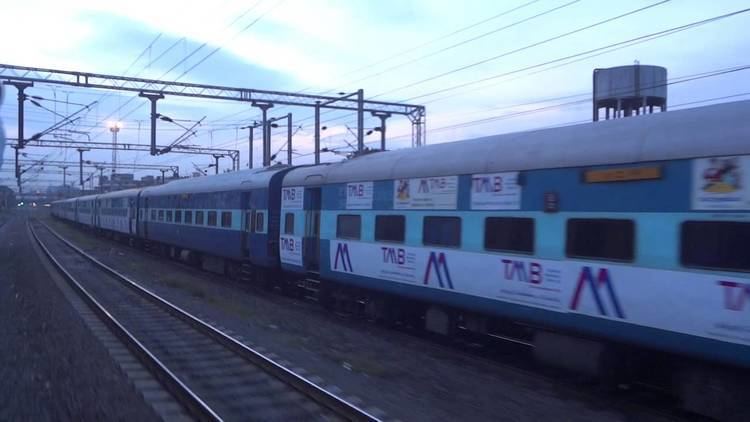 Pandian Express EMU crosses Pandian Express in Parallel YouTube