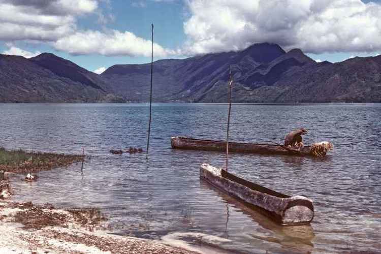Paniai Lakes ozoutbackcomauWestPapuapaniaislides19790411