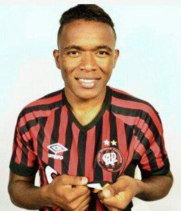 Pará (footballer, born 1995) wwwogolcombrimgjogadores92313592med20160