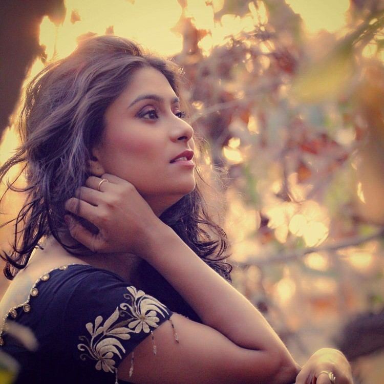 Pari Telang Beautiful candid capture of hoT Marathi Actress Pari Telang