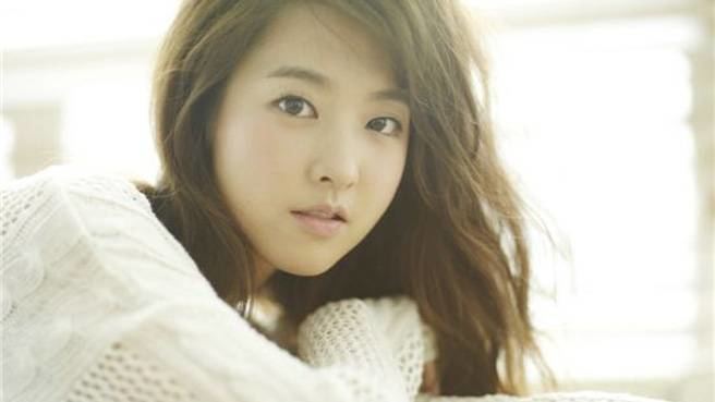 Park Bo-young Park Bo Young Reveals Troubles Talking to Actresses Her