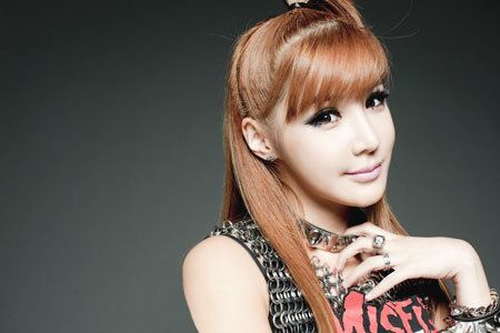 Park Bom InstizRumour 2ne139s Park Bom planning to not renew her