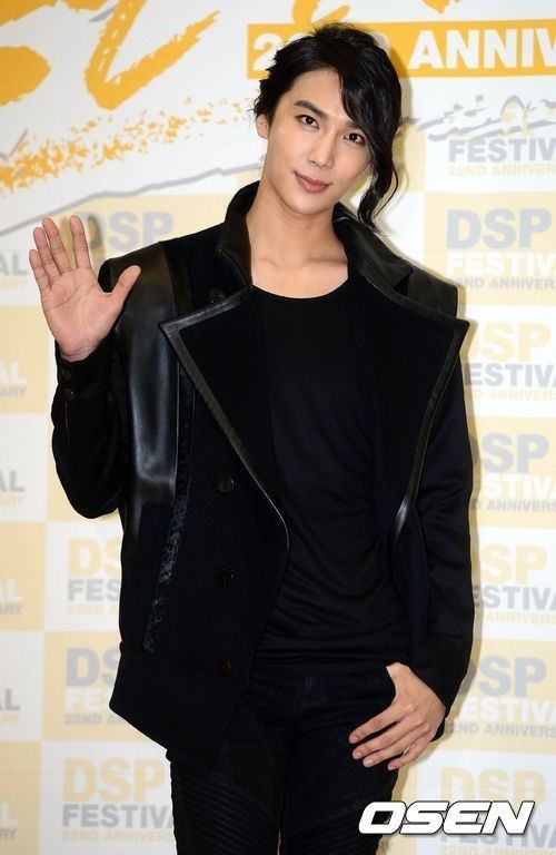 Park Jung-min (singer) SS501 singer Park Jungmin to enlist in July KpopBuddycom