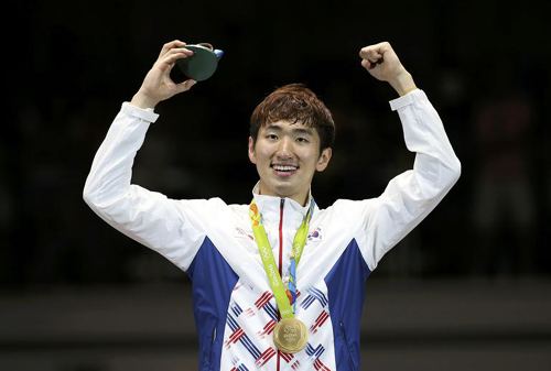 Park Sang-young Park Sang Young Takes Home the Gold for Fencing Koogle TV