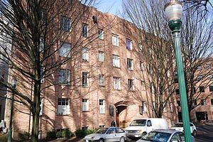 Parkway Manor (Portland State University) httpsuploadwikimediaorgwikipediacommonsthu