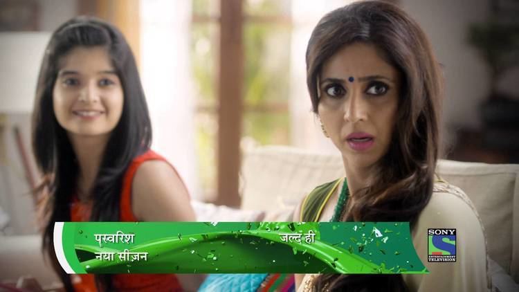 Bhavika Sharma smiling while Gautami Kapoor is being shocked in a scene from the 2015 Indian soap opera, Parvarrish – Season 2
