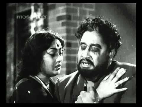 Sivaji Ganesan and Savithri while crying in a movie scene from Pasamalar (1961 film)