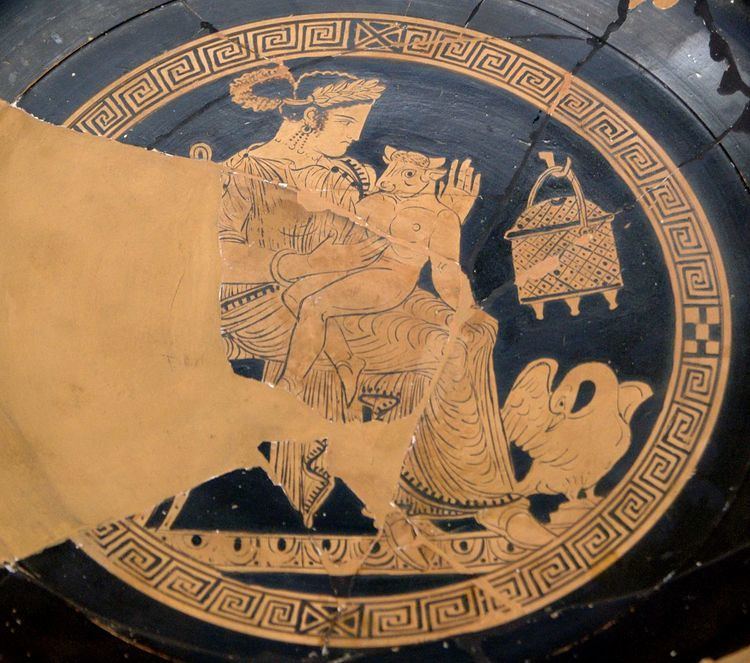 Pasiphaë and the Minotaur, Attic red-figure kylix found at Etruscan Vulci in Italy. Now exhibited at Cabinet des Médailles, Paris